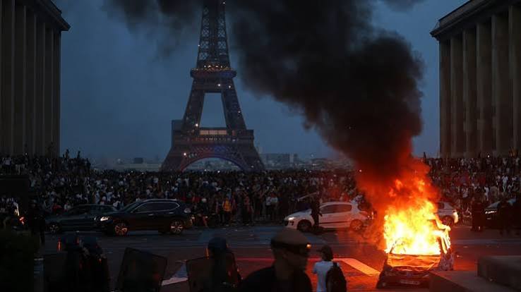 arde_Paris.jpg